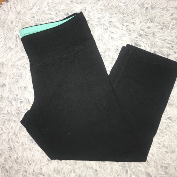 Black Yoga Capri Leggings - Picture 1 of 1